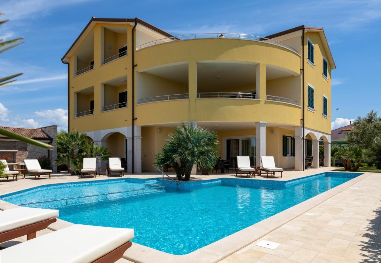 B&B Villa Oasa 1 โรวีน ภายนอก รูปภาพ