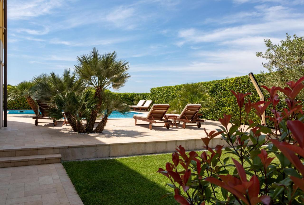B&B Villa Oasa 1 โรวีน ภายนอก รูปภาพ