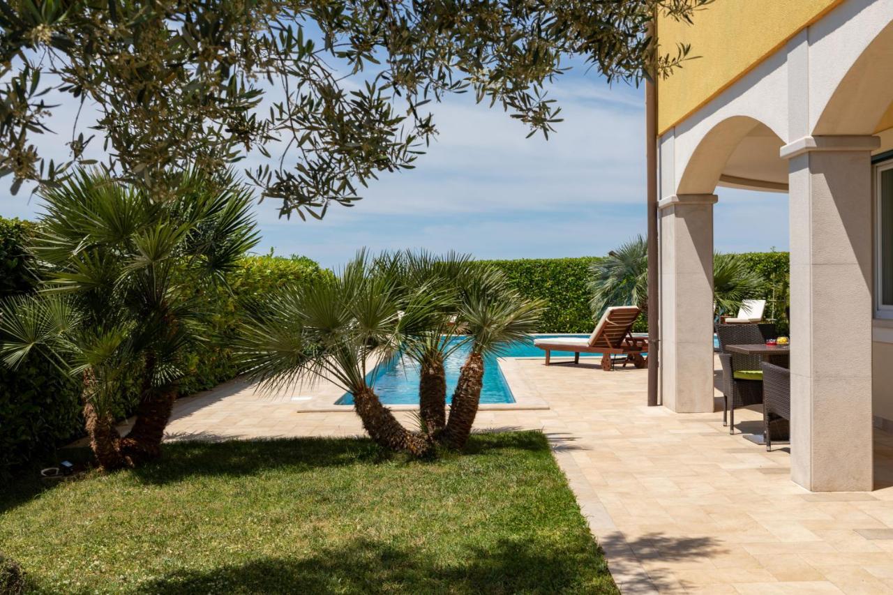 B&B Villa Oasa 1 โรวีน ภายนอก รูปภาพ