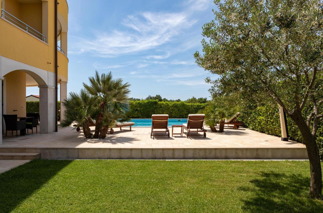 B&B Villa Oasa 1 โรวีน ภายนอก รูปภาพ